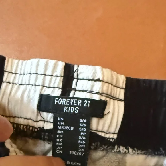 Forever 21 kids 5/6 checkered pants - Picture 2 of 2